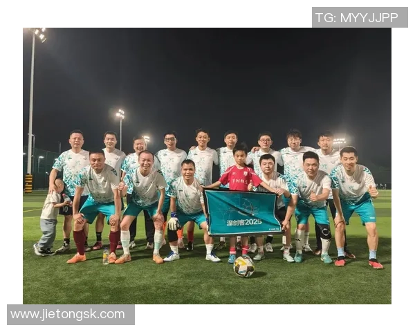 中间有范的足球明星如何在场上展现个人魅力与团队精神