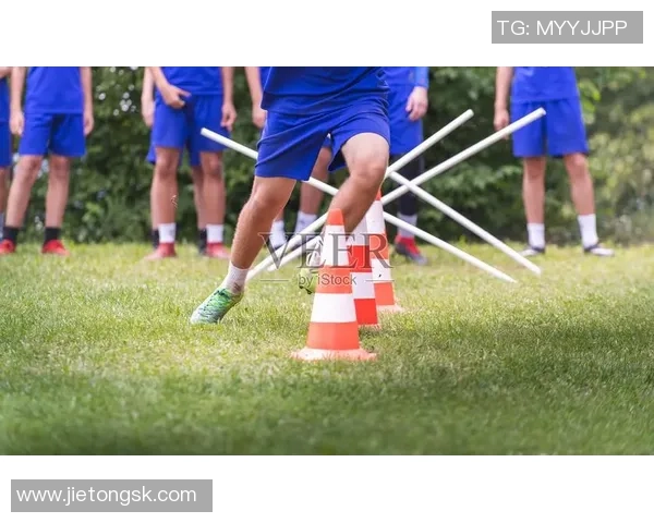 当足球变成赛跑运动员如何在速度与技巧之间找到平衡 当足球变成赛跑运动员如何在速度与技巧之间找到平衡