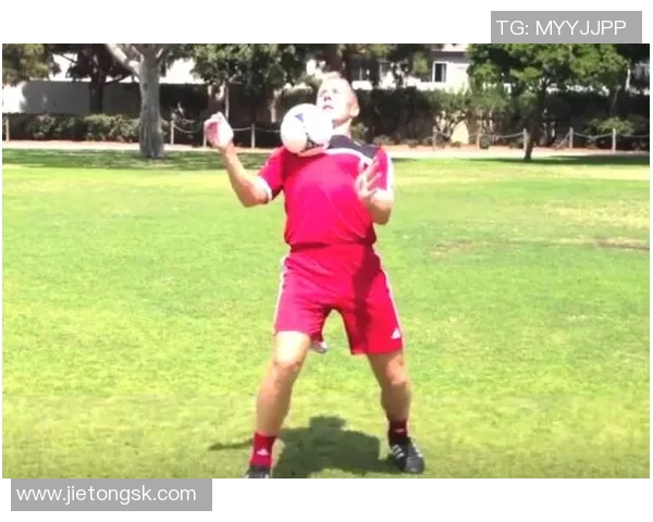 掌握足球胸部停球技巧的关键要领与训练方法分享 掌握足球胸部停球技巧的关键要领与训练方法分享