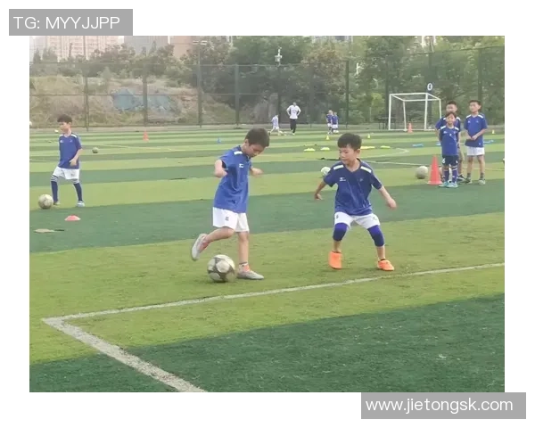 足球的协调与团队配合的重要性探讨与实践分析